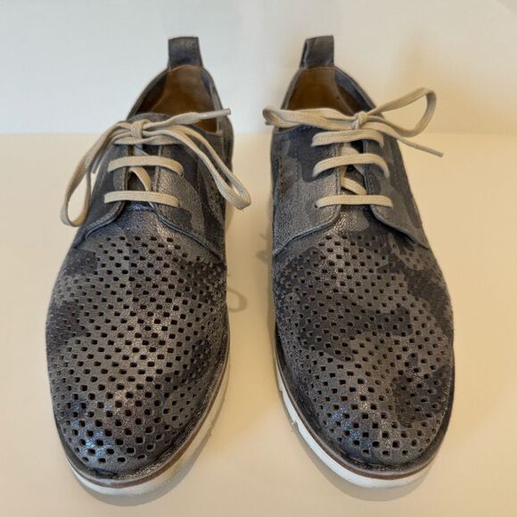 Trask laser perforated metallic camo print leather derby Oxford size 8 - Picture 2 of 10